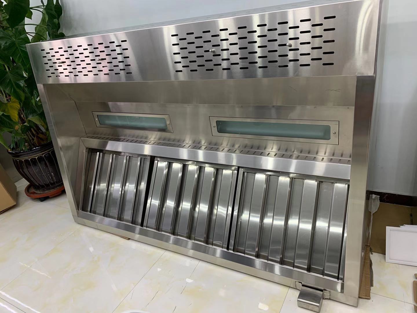 酒店(diàn)廚房(fáng)設備油煙罩生(shēng)産案例